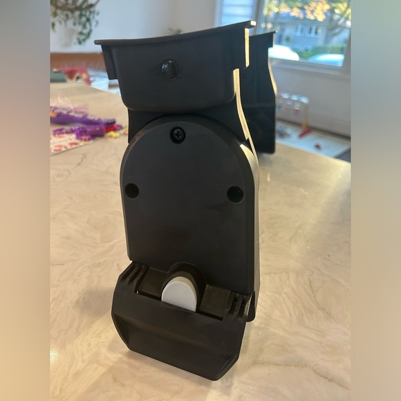 Britax Car Seat Adapter for Veer Wagon - Picture 2 of 2